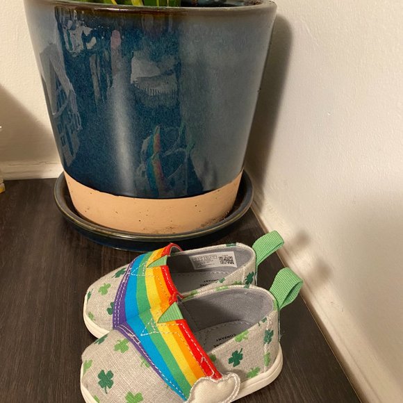 🌈☘New, Never Worn TOMS Tiny Alpergata Lucky Clover ☘🌈 - Picture 2 of 3